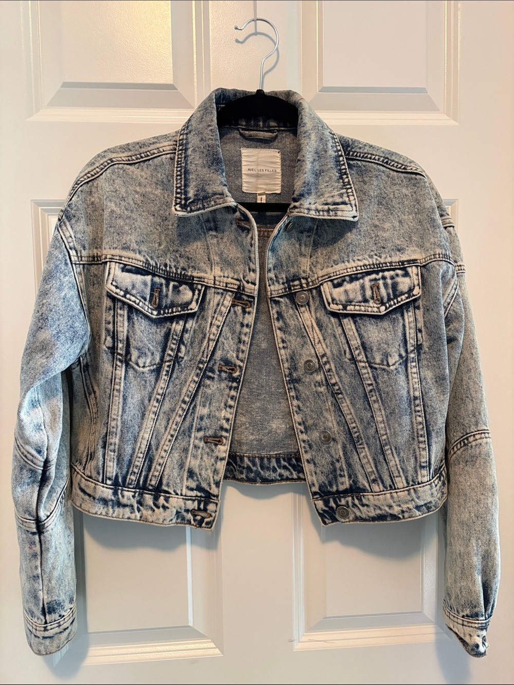 Avec Les Filles Light Wash Cropped Denim Jacket - Blue